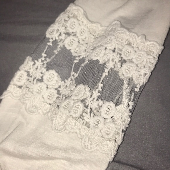 Off shoulder white shirt - Picture 2 of 3